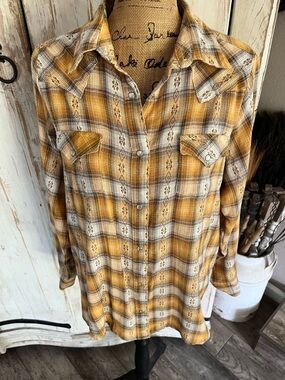 Wrangler plaid metallic gold thread accent button down shirt
